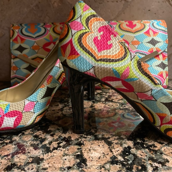 Torts Caliente matching 4 inch heels with matching envelope clutch - Picture 3 of 12